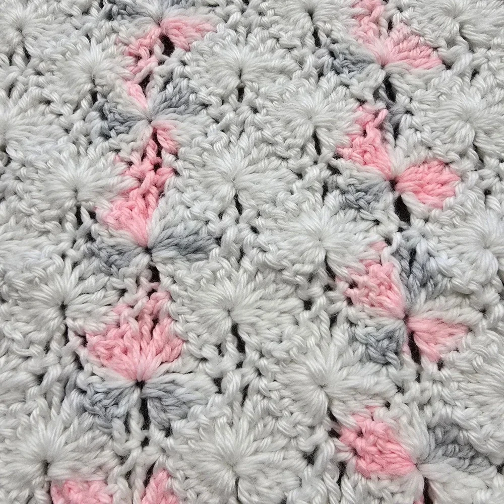 Handmade Crochet Baby‎ Blanket White Pink Gray Shell Stitch Scalloped Edge 35x43